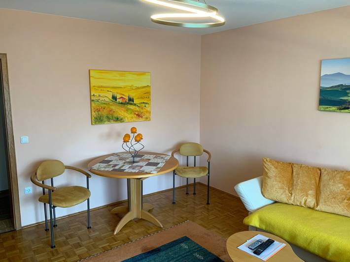 Ganze Wohnung, Freistehendes Ferienhaus mit Südbalkon in Marktrodach, Frankenwald