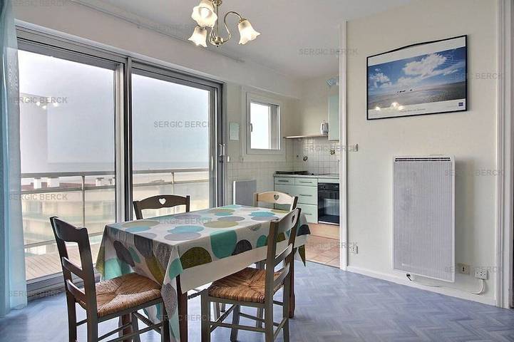 Appartement entier, Hir 132 : Appartement pour 4 personnes avec vue  mer. parking privé in Berck Plage, Berck