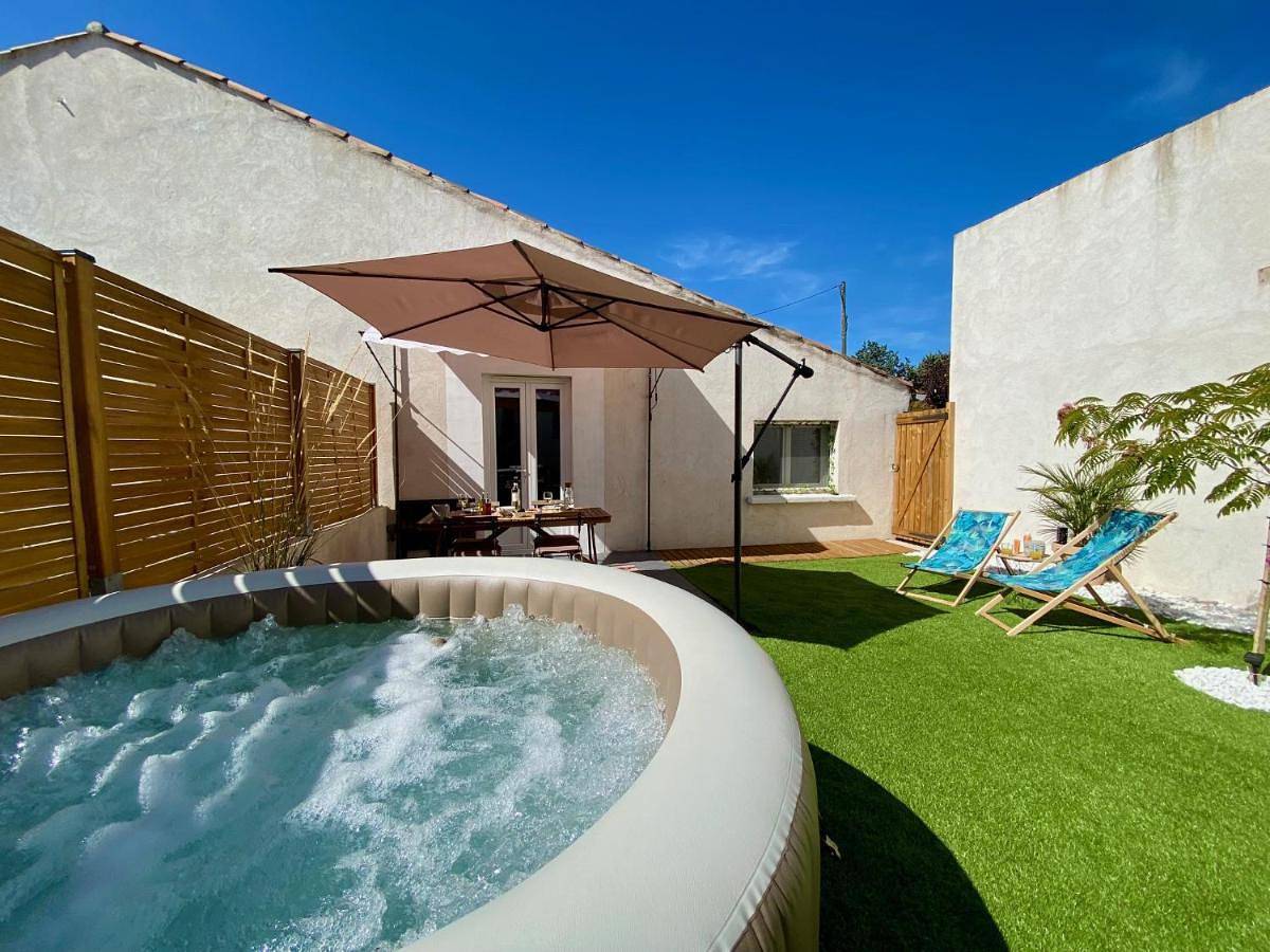 Appartement entier, Tiny Harmony - Logement confortable avec jardin et jacuzzi privés près d’Aix en Provence in Venelles, Région d'Aix-en-Provence