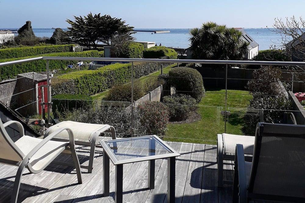 Belle Maison de caractère à Kérity avec jardin et superbe vue sur mer de l'étage in Penmarch, Côte de Cornouaille