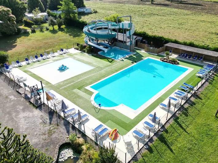 Camping pour 6 personnes, avec Bassin pour enfant et Piscine à Argentat