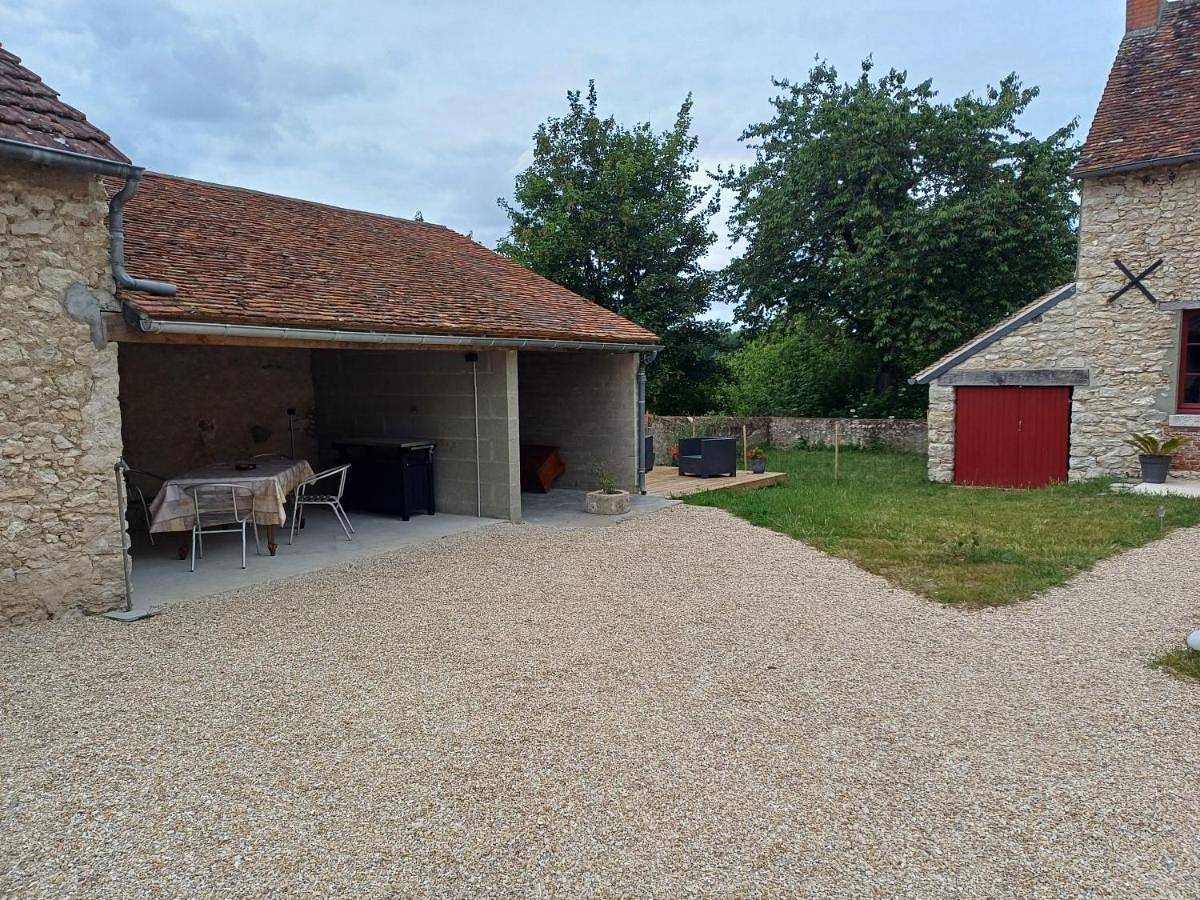 Four-Bedroom House in Montlivault, Région de Blois