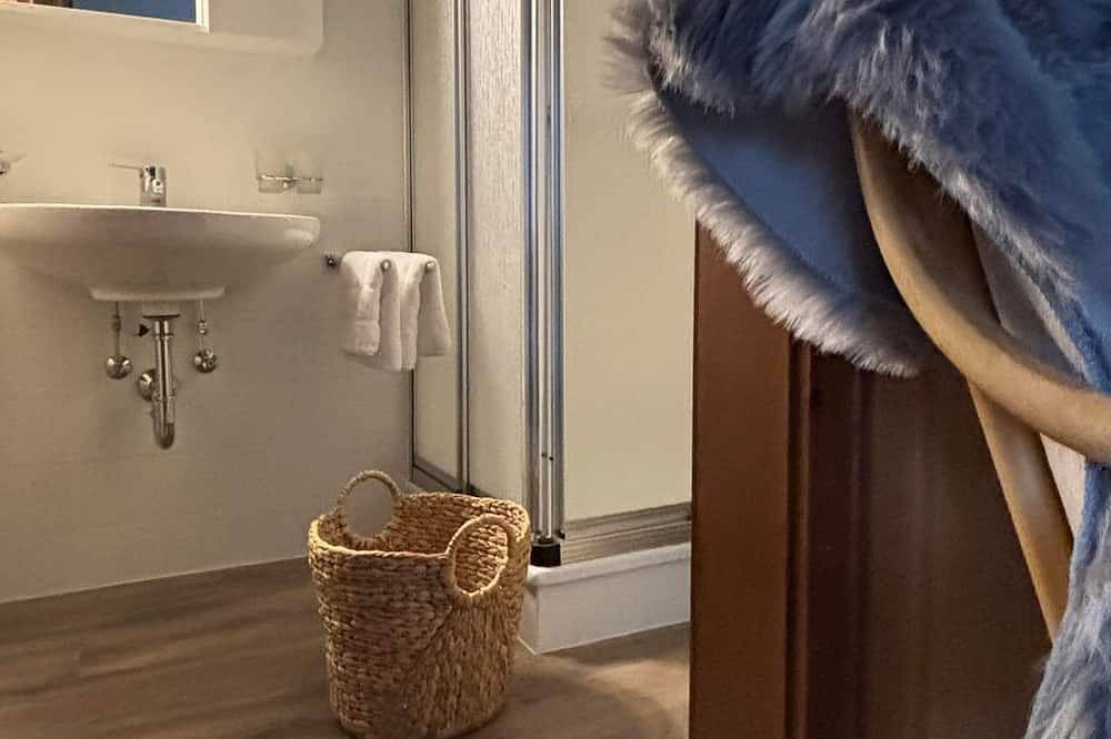 Seeblickzimmer Mit Balkon - Pension Stöllinger in Fuschl am See, Salzkammergut