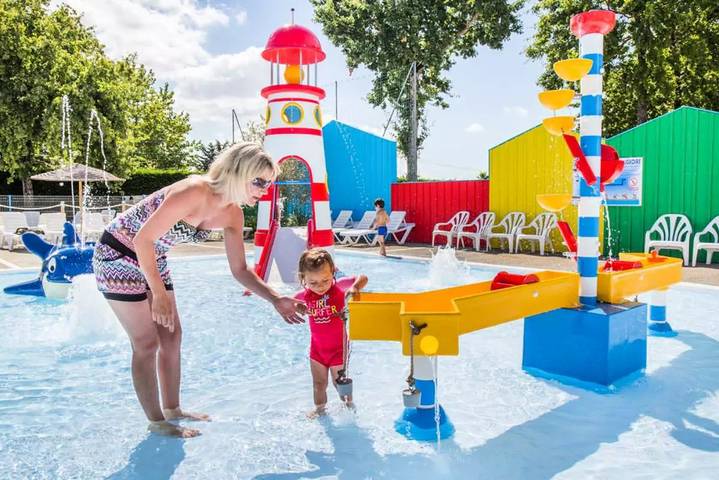 Camping pour 10 personnes, avec terrasse, animaux acceptés à Saint-Georges-d'Oléron - 2