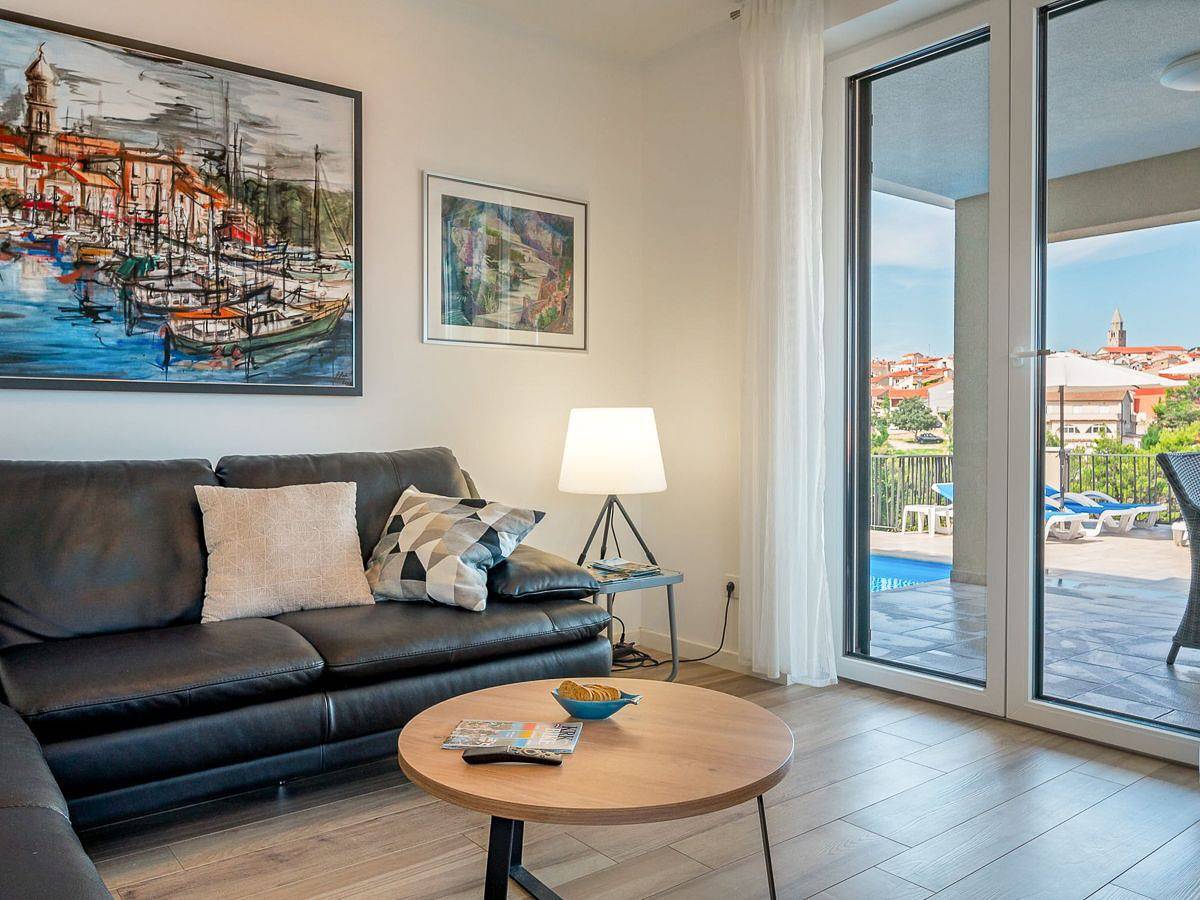 Villa für 6 Personen mit Terrasse in Vrbnik, Krk