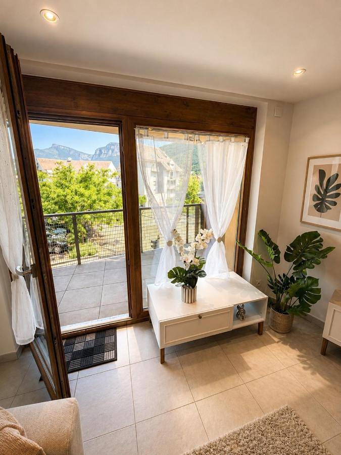 Gîte pour 4 personnes, avec Balcon et Vue dans Office De Tourisme Challes Les Eaux - 3