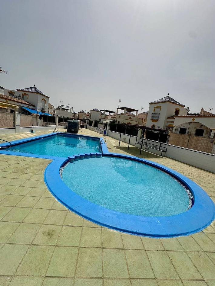 Bungalow para 6 personas, con terraza y piscina, Se admiten mascotas en Orihuela