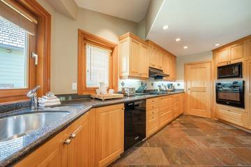 Chalet for 10 Guests in Whistler, Whistler Blackcomb, Picture 1