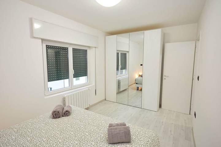 Ganze Wohnung, Appartamento Moderno per 6 Aviano A/C Parking in Aviano, Pordenone Provinz