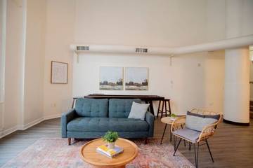 Vacation Rental for 10 Guests in Indianapolis, Indiana, Picture 3