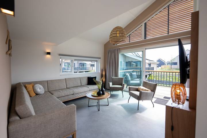 Ferienhaus für 8 Personen, mit Balkon/Terrasse und Terrasse sowie Garten und Pool in Zeeland - 3