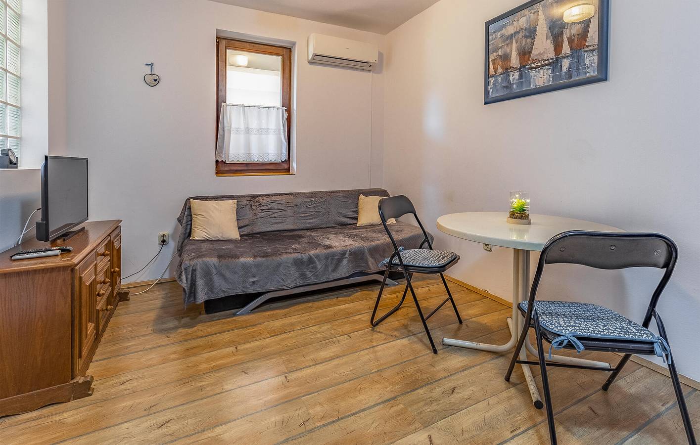 Ganze Ferienwohnung, Gemütliche Ferienwohnung mit Terrasse und Parkplatz, 1 km vom Strand Bijeca entfernt in Medulin Stadt, Medulin