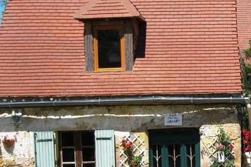 Gîte pour 4 personnes, avec piscine et jardin à Hautefort