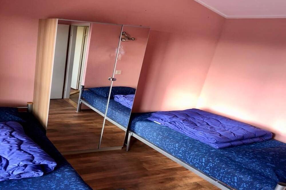 Holiday house \"White Shell\" - large garden - parking lot directly at the house in Brouwershaven, Grevelingenmeer