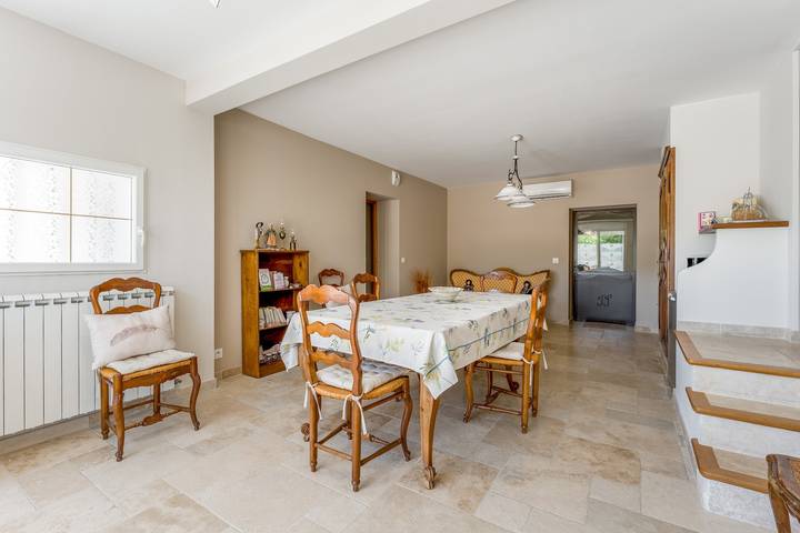 Camera “Frédéric Mistral” a La Bastide des Mereuilles con terrazza privata, Wi-Fi e aria condizionata in Orange, Vaucluse