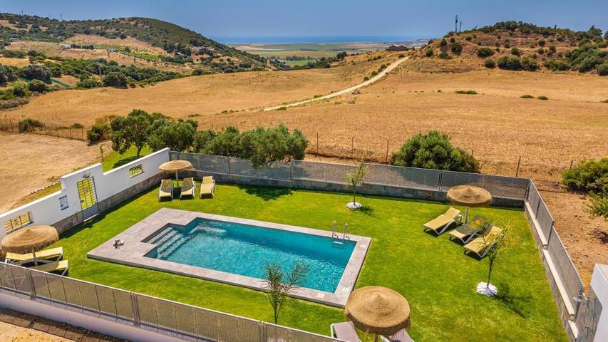 Chalet para 2 personas, con Jacuzzi y Terraza además de Jardín y Piscina en La Janda
