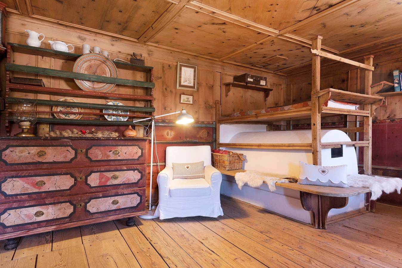 Appartamento intero, Storico appartamento vacanze Huber Stube con vista sulle montagne, balcone e Wi-Fi in Albions, Laion