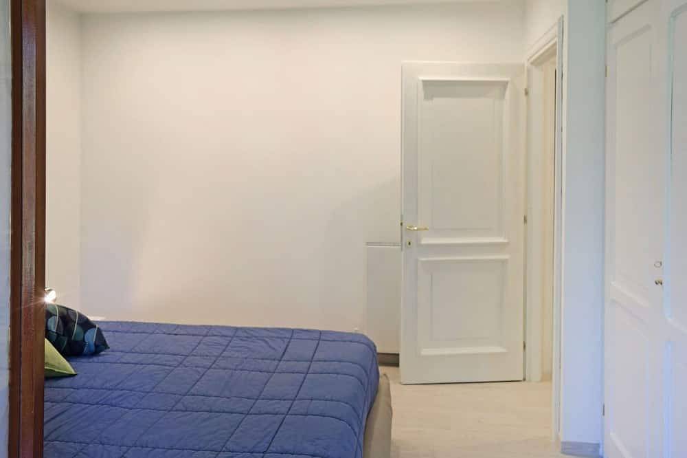 Geheel appartement, Leuk appartement voor 6 personen met zwembad, Wifi, Tv, patio en parking in Porto Valtravaglia, Lago Maggiore (Lombardy)