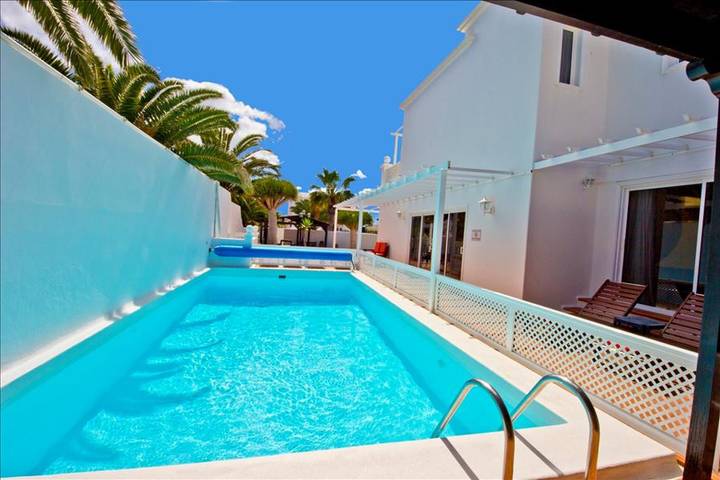 Villa for 10 people, with balcony and garden as well as pool in Costa Teguise