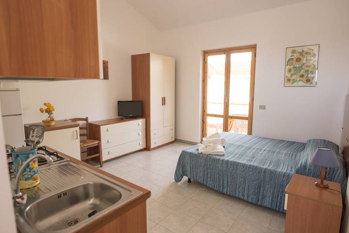 Apartamento entero, Cadoro Case Vacanza 3 camas con balcón, wifi, autoservicio, a 190 metros del mar in Localita Rogana, Sciacca