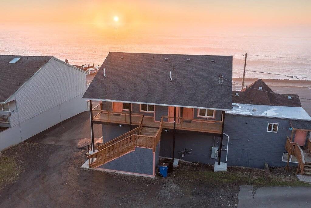 Ganze Wohnung, Spectacular Ocean Views! Watch Whale Migrations! Dog Friendly! in Depoe Bay, Lincoln County (OR)
