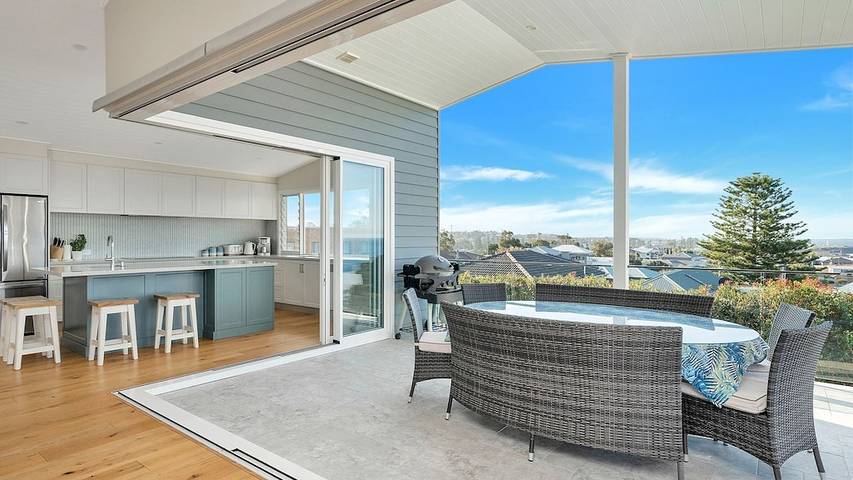 Holiday home for 10 people, with balcony in Kiama