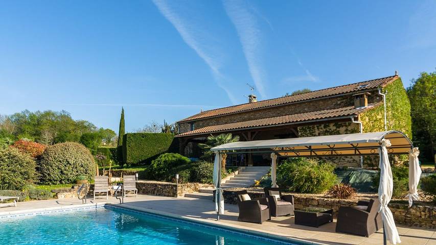 Location de vacances pour 6 personnes, avec terrasse ainsi que jardin et piscine, animaux acceptés à Salles-de-Belvès