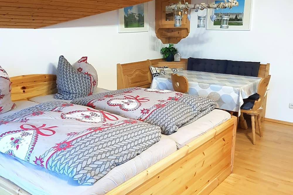 Ganze Wohnung, Ferienwohnung Bergblickl 28 qm Wohn-/Schlafraum mit Balkon, Dachschräge/Mansarde in Sachrang, Aschau im Chiemgau