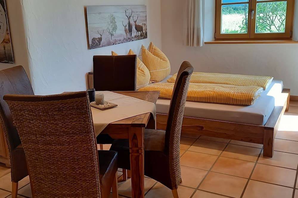 Ganze Wohnung, Ferienwohnung 48qm, Eg, Wohn-/Schlafraum, Terrasse, Tv, W-Lan in Frasdorf, Chiemsee