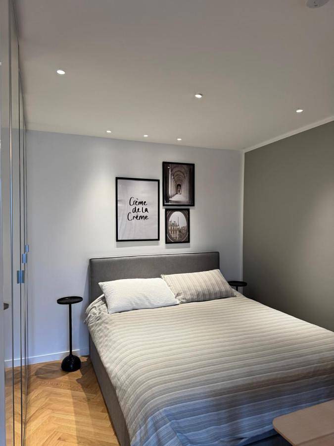 Appartement entier, 2 bedroom apartment renovated in the heart of Paris in Paris, Île de France