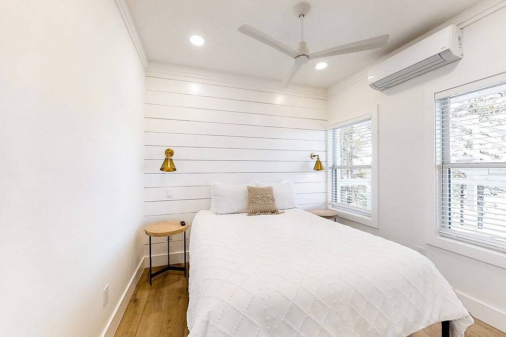 Waterfront gem on Norris Lake w/ dock, sunset lake views, decks, and firepit in Norris Lake