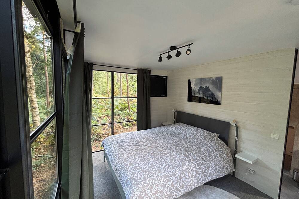 Tiny house in a bunker in the middle of the woods! Ideal for a couple's break in Rixensart, Wallonisch-Brabant