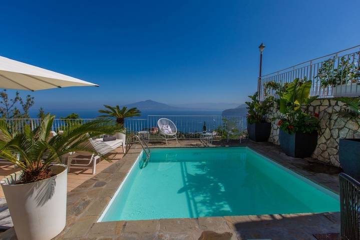 Spacious Sorrento Villa with Pool, Jacuzzi & Panoramic Sea View in Sorrento, Napoli e dintorni