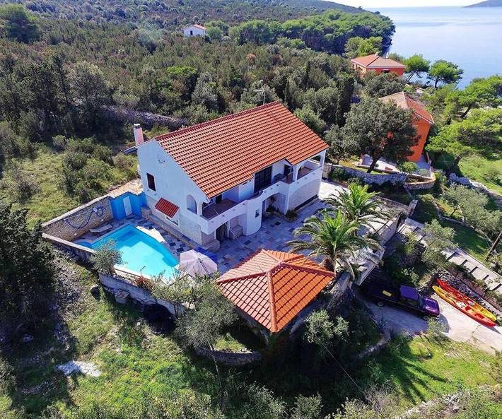 Ferienhaus für 10 Personen, mit Balkon und Terrasse sowie Pool und Ausblick in Molat