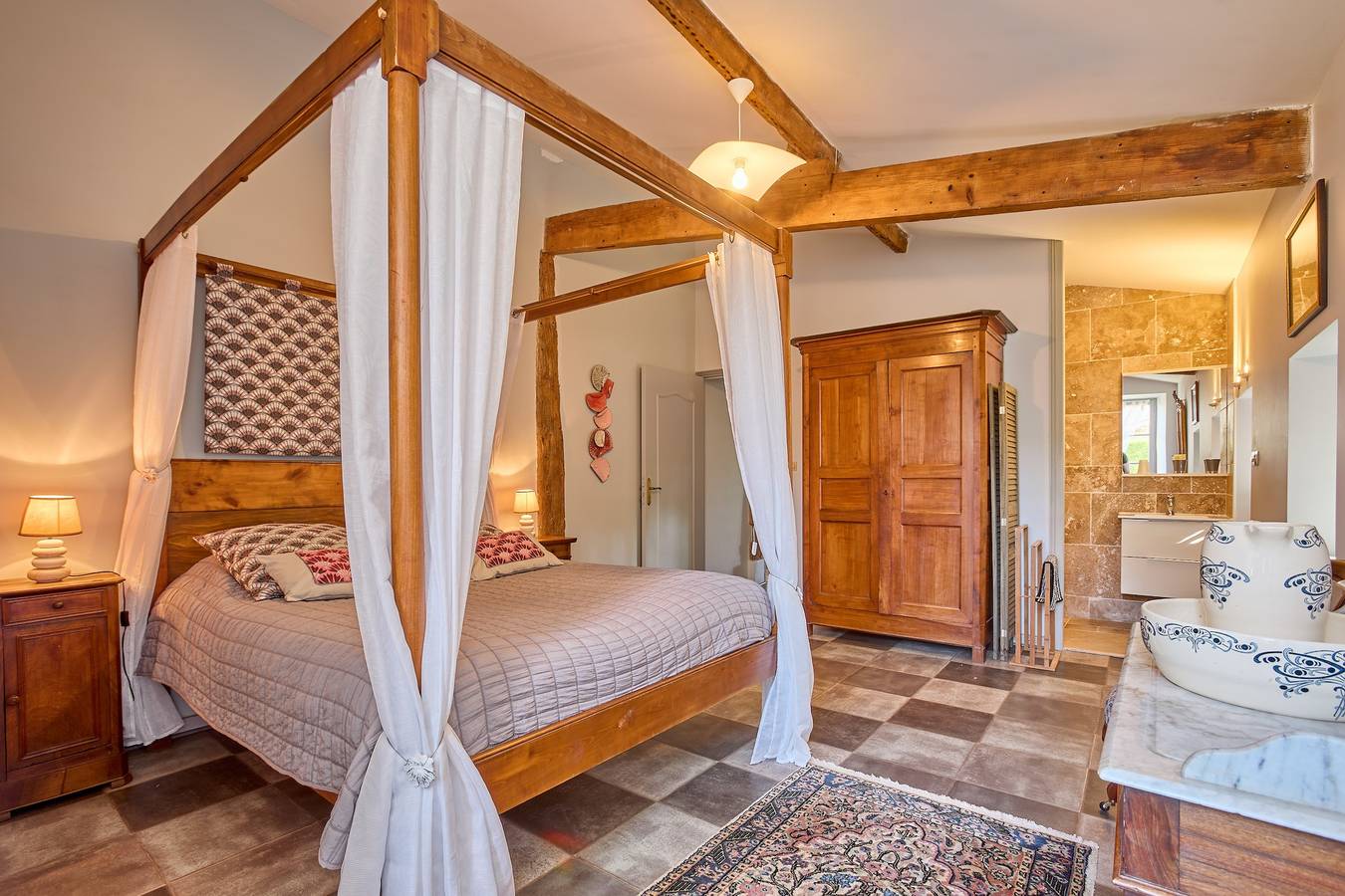 Le Pigeonnier - Piscine Privée et Jacuzzi in Thénac, Périgord Pourpre