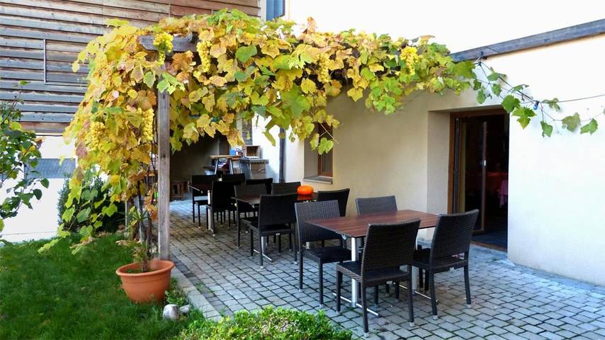 Cottage pour 2 personnes, avec terrasse et jardin dans Etoy