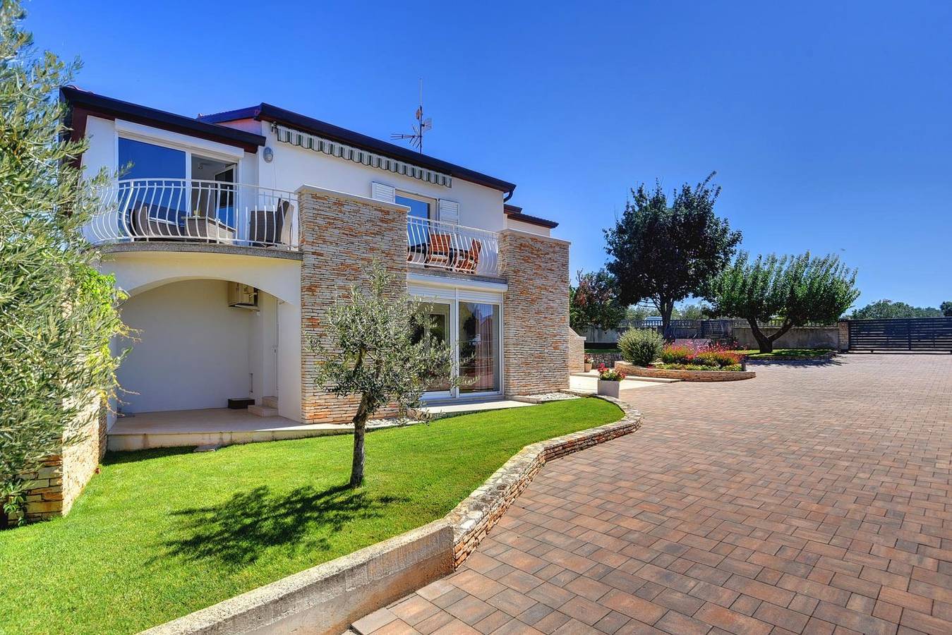 Romantische Villa mit Pooll, Sauna, Gym, Fahrräder, Ping-Pong, Bbq in Kanfanar, Zentralistrien