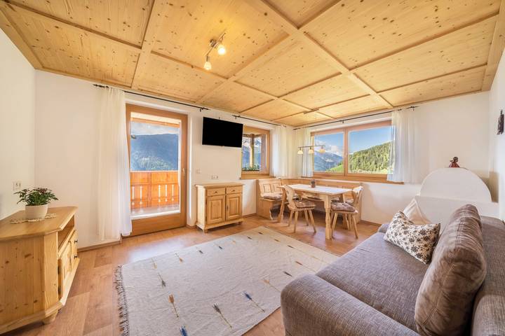 Entire apartment, Apartment 'Matscherhof Nikolaus' with Mountain View, Shared Garden and balcony in Ulten, Ortler Alps