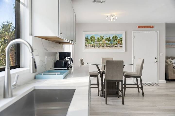 Vacation rental for 9 people, with pool in Manasota Key