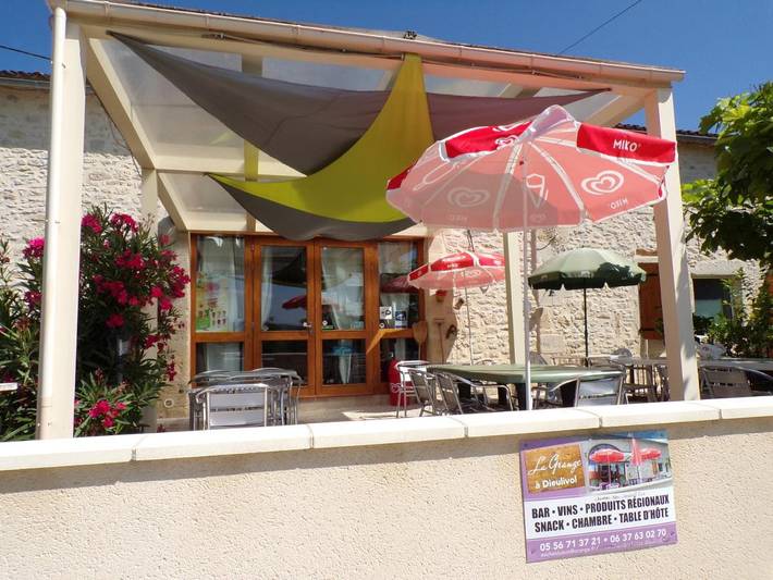 Chambre d’hôte pour 2 personnes, avec jardin ainsi que piscine et terrasse