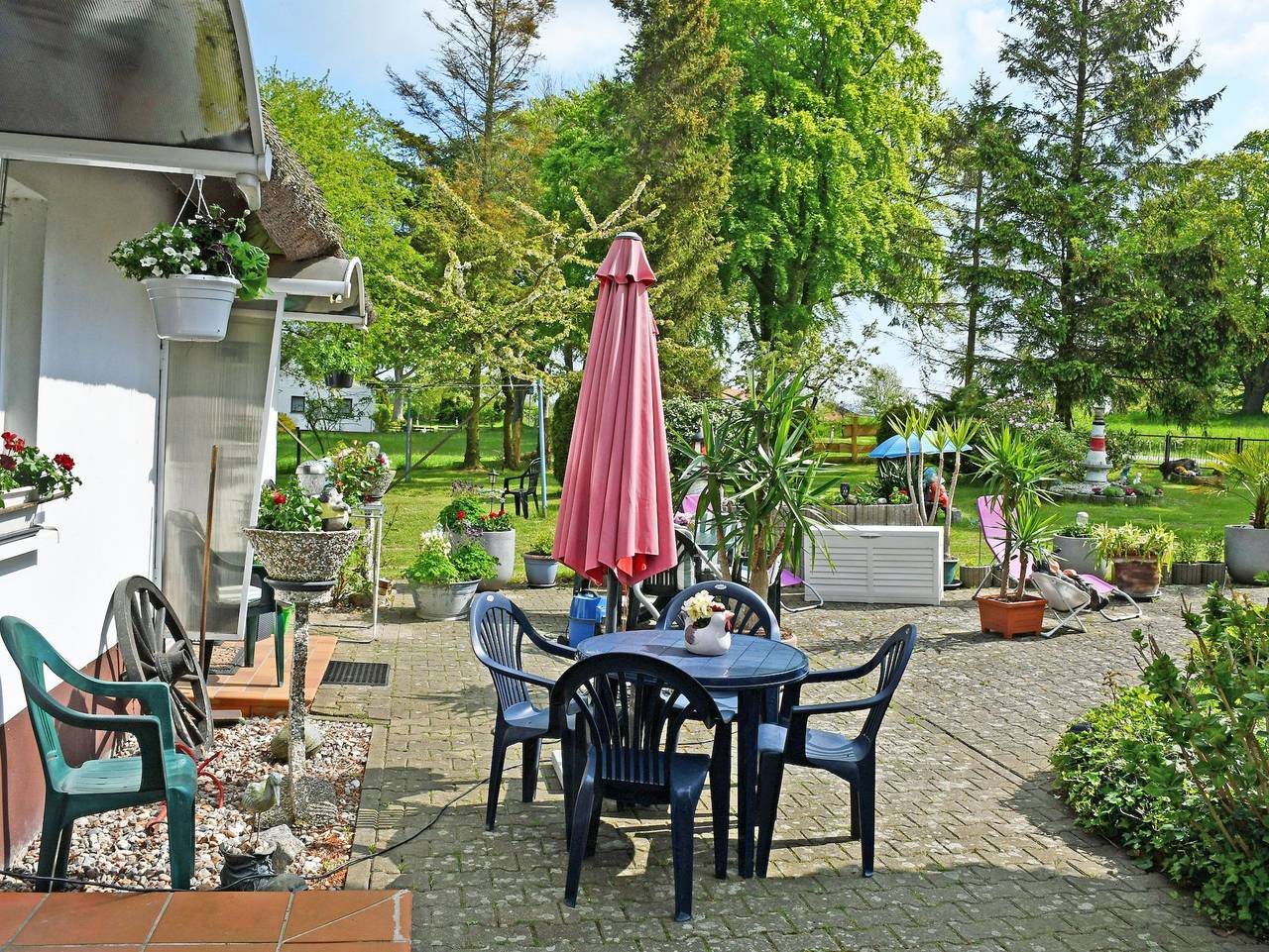 Ganze Ferienwohnung, Urlaub unterm Reetdachhaus am Neuensiener See - ***Lütte Ferienwohnung unterm Reetdach in Sellin, Rügen