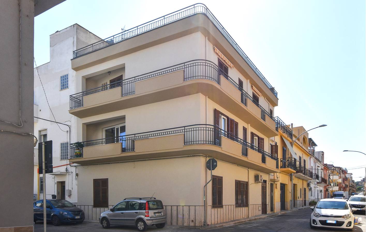 Ganze Ferienwohnung, Appartement mit Meerblick, Terrasse & WiFi | Nähe Strand & Essen in Trappeto, Palermo Provinz