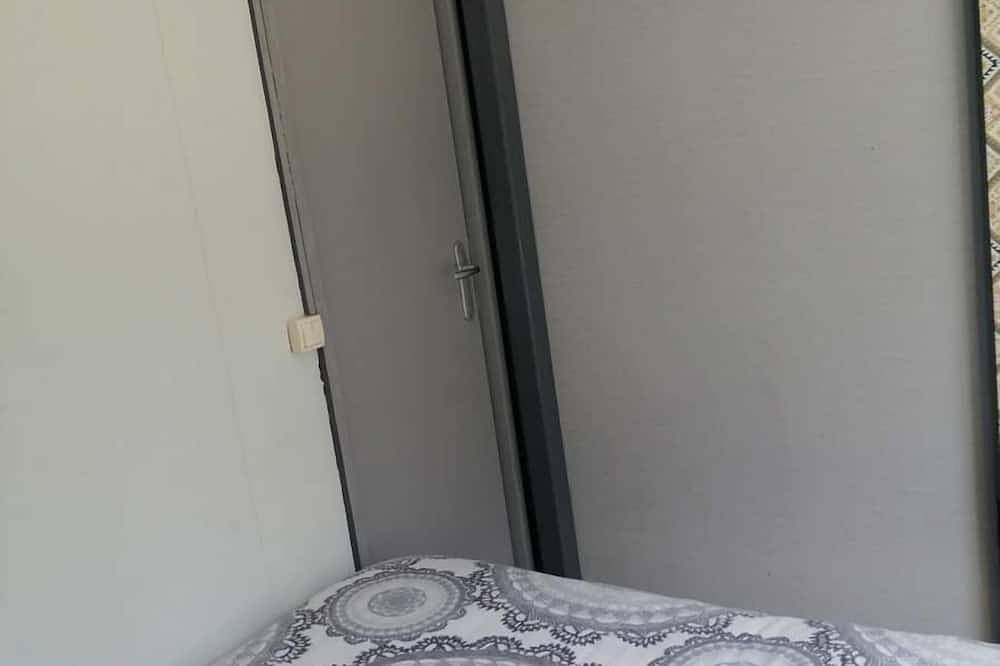 Bungalow Le Platane with private Spa in Tarascon, Arles region