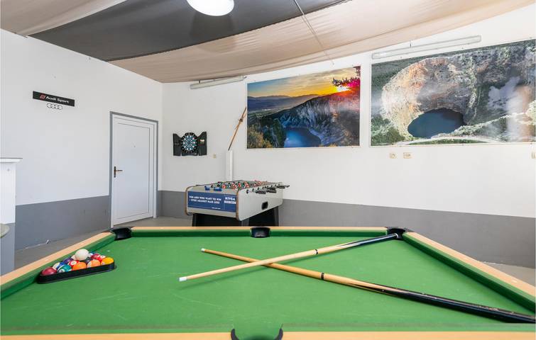 Modernes Apartment mit Pool in der Nähe von Imotski – WLAN, Terrasse und Parkplatz in Imotski, Makarska Riviera