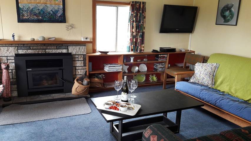 Cottage for 7 people, with garden and terrace in Wellington