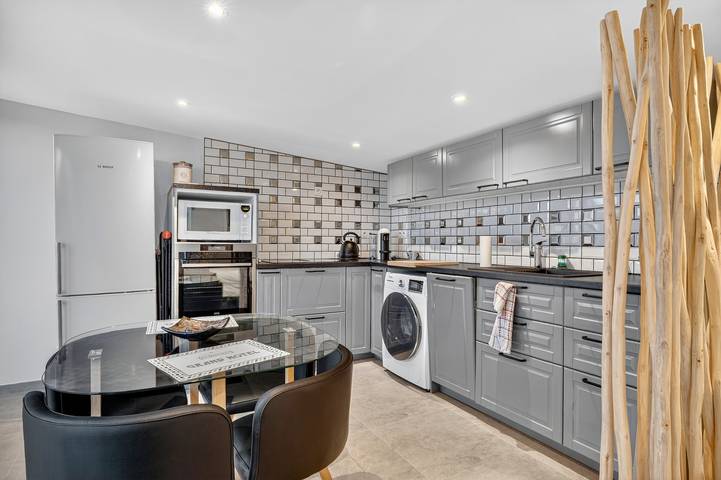 Studio entier, Studio « Cabanon Des Amandiers » avec terrasse privée, Wi-Fi et climatisation in Sanary-sur-Mer, Côte méditerranéenne (France)