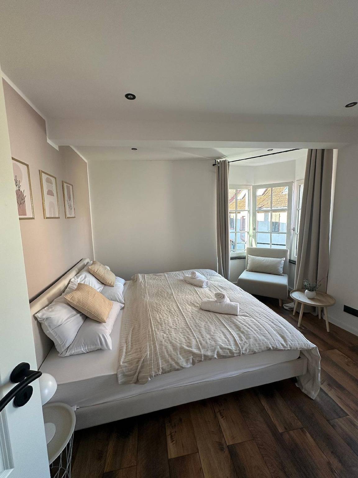 Ganze Ferienwohnung, Charmante Ferienwohnung mit großer Dachterrasse und Wintergarten in Gau-Algesheim, Rheinhessen
