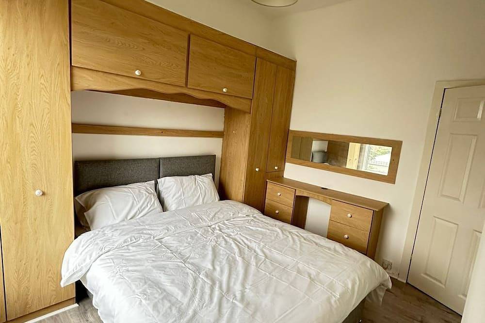 5 minutes drive to bolton stadium!! Family sized house with slit of space  in Westhoughton, Bolton (desambiguación)