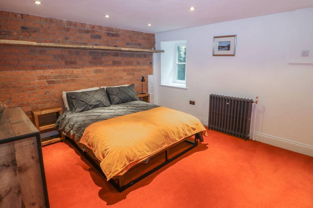 Ash Villa, pet friendly, luxury holiday cottage in Holmfirth in Holmfirth, West Yorkshire