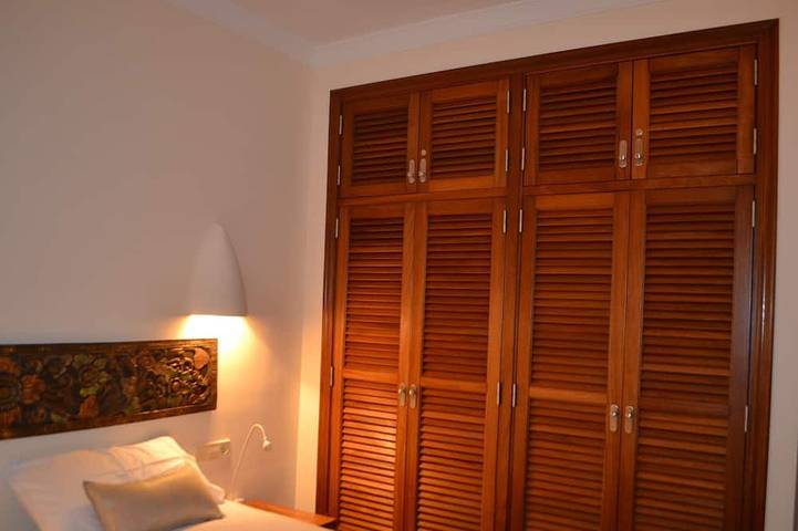 Independent villa near red volcano. South-facing, nice garden, heated pool 29 °C in Montaña Roja, Yaiza